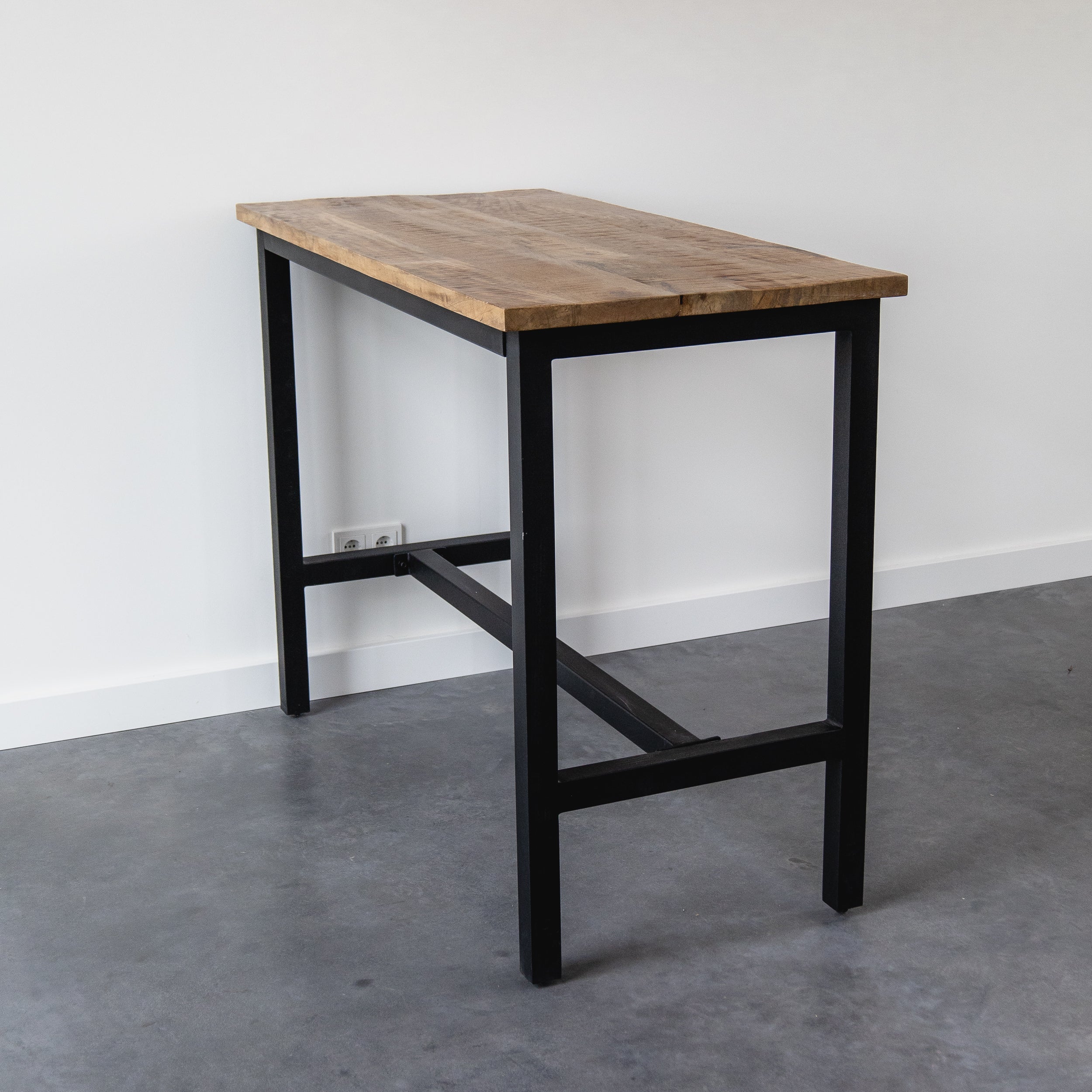 Bartafel Industrieel Design | Mangohout en Staal | 135x65x105cm - Industrieelinhuis.nl