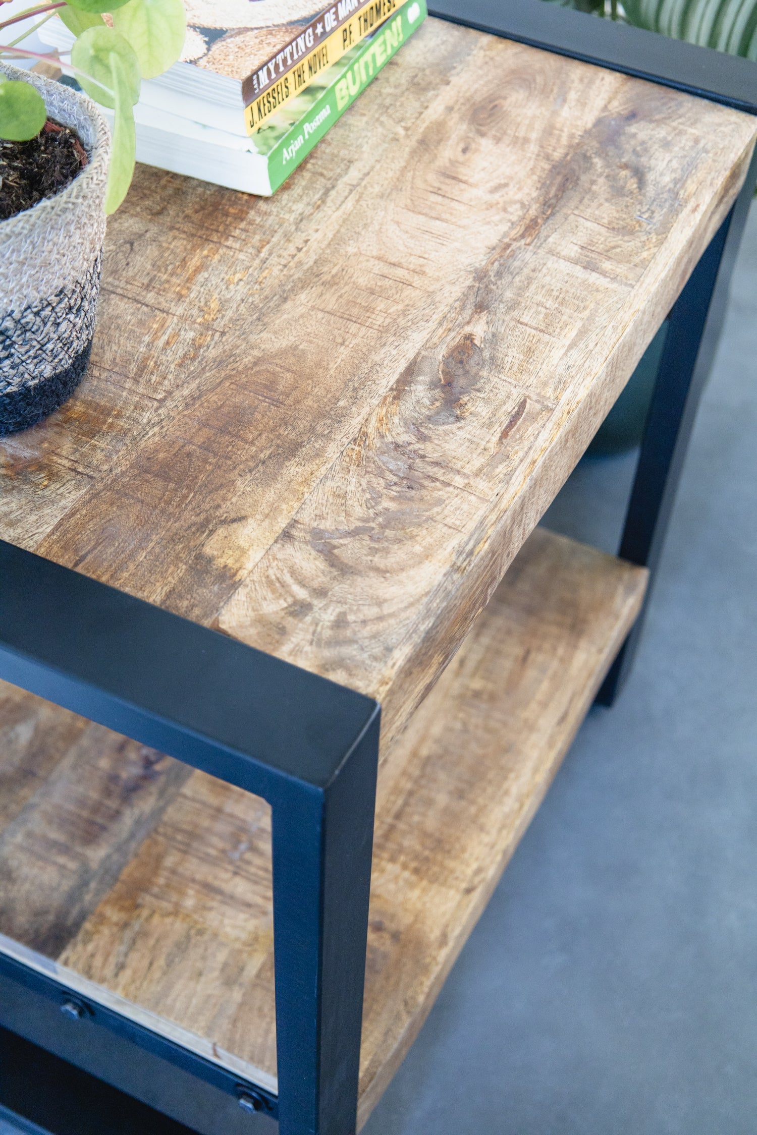 Bijzettafel / Nachtkastje Industrieel Design | Mangohout en Staal | 60x40x60 - Industrieelinhuis.nl