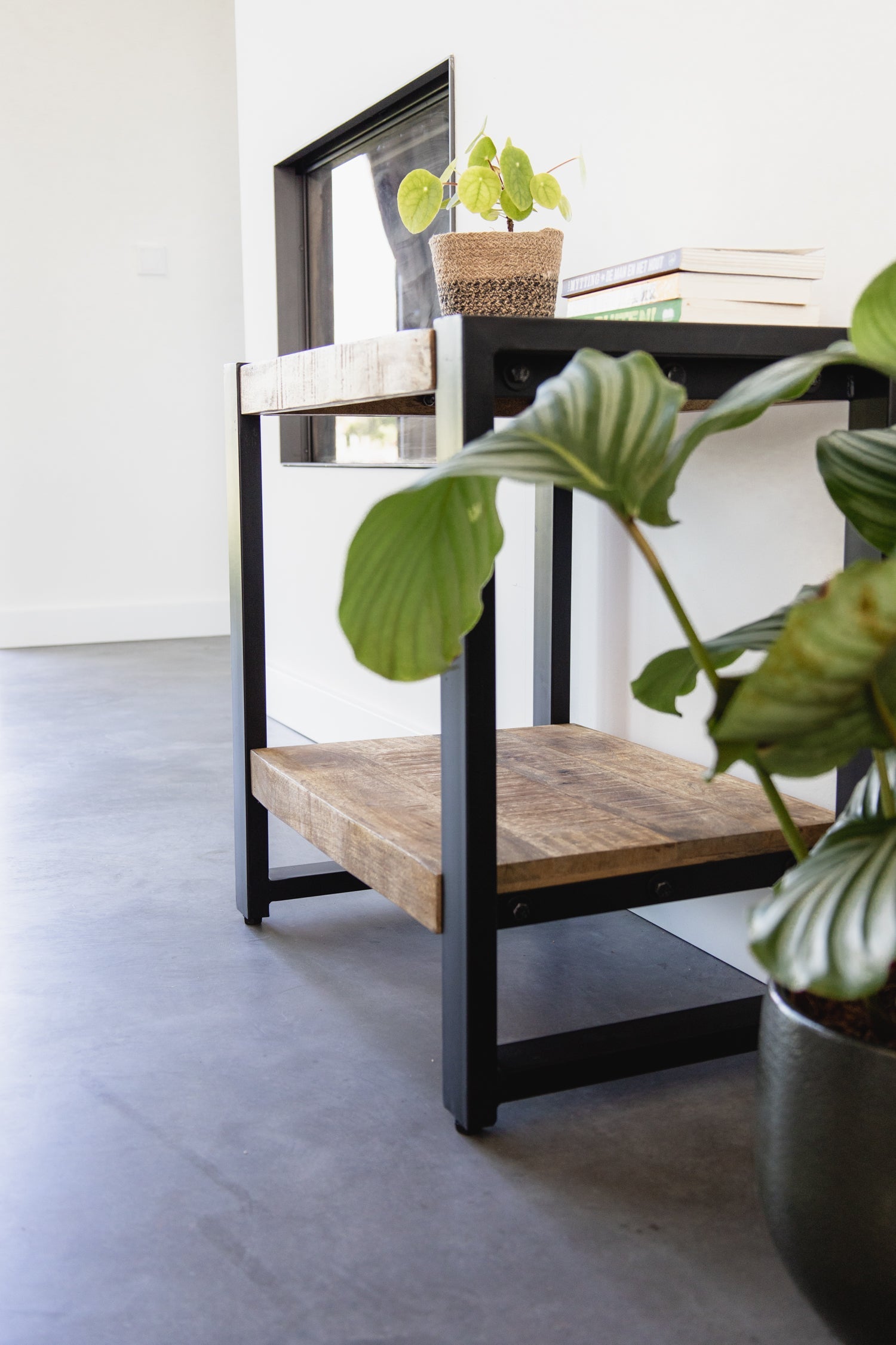 Bijzettafel / Nachtkastje Industrieel Design | Mangohout en Staal | 60x40x60 - Industrieelinhuis.nl
