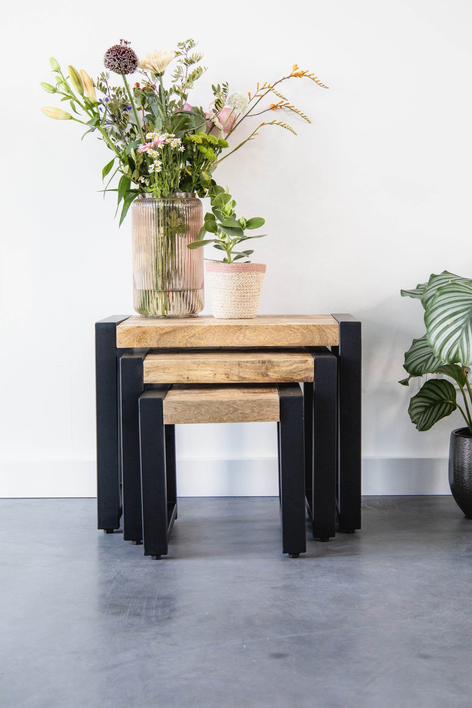 Salontafel set van 3 Industrieel Design | Mangohout en Staal | 60x35x48cm