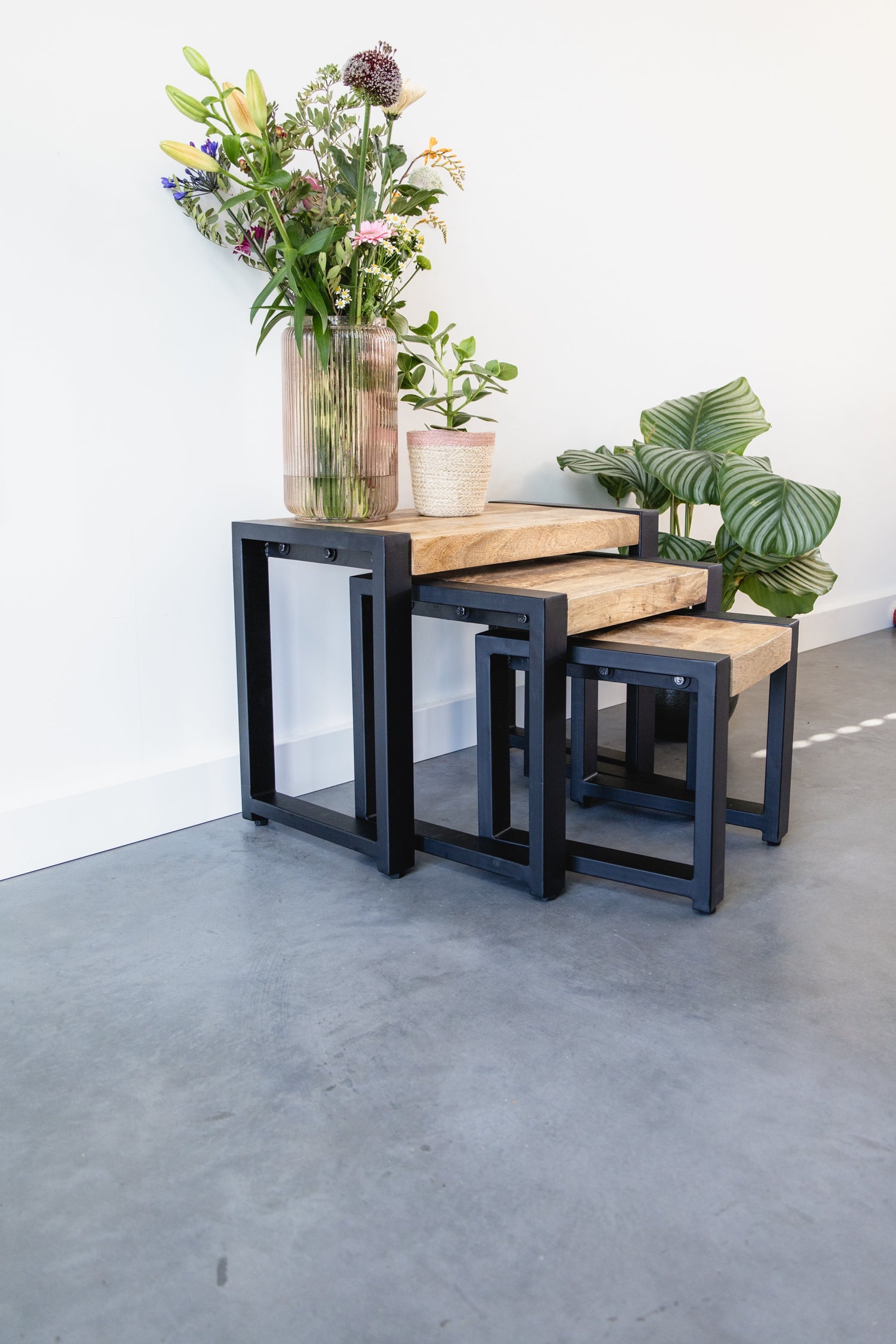 Salontafel set van 3 Industrieel Design | Mangohout en Staal | 60x35x48cm