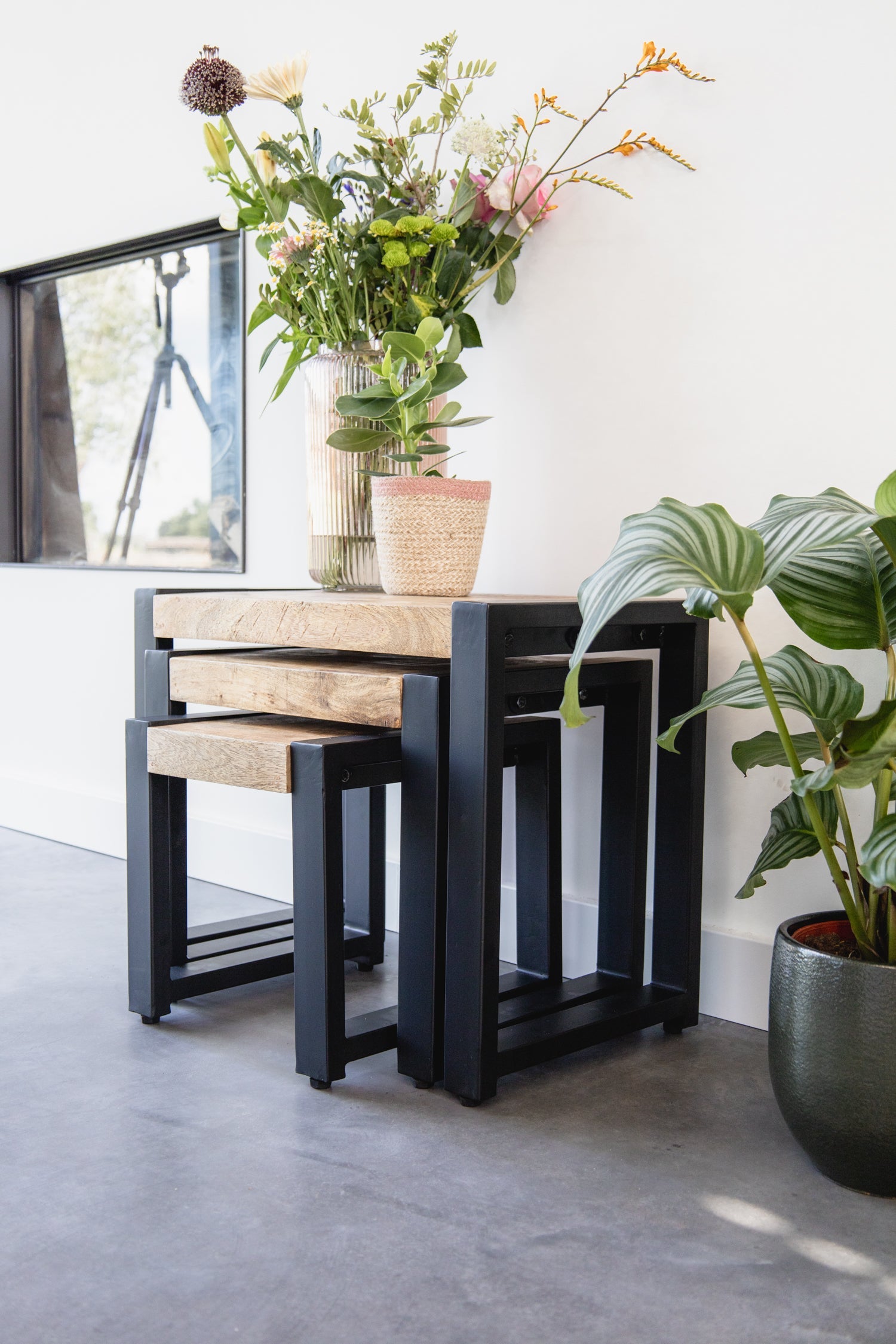 Salontafel set van 3 Industrieel Design | Mangohout en Staal | 60x35x48cm